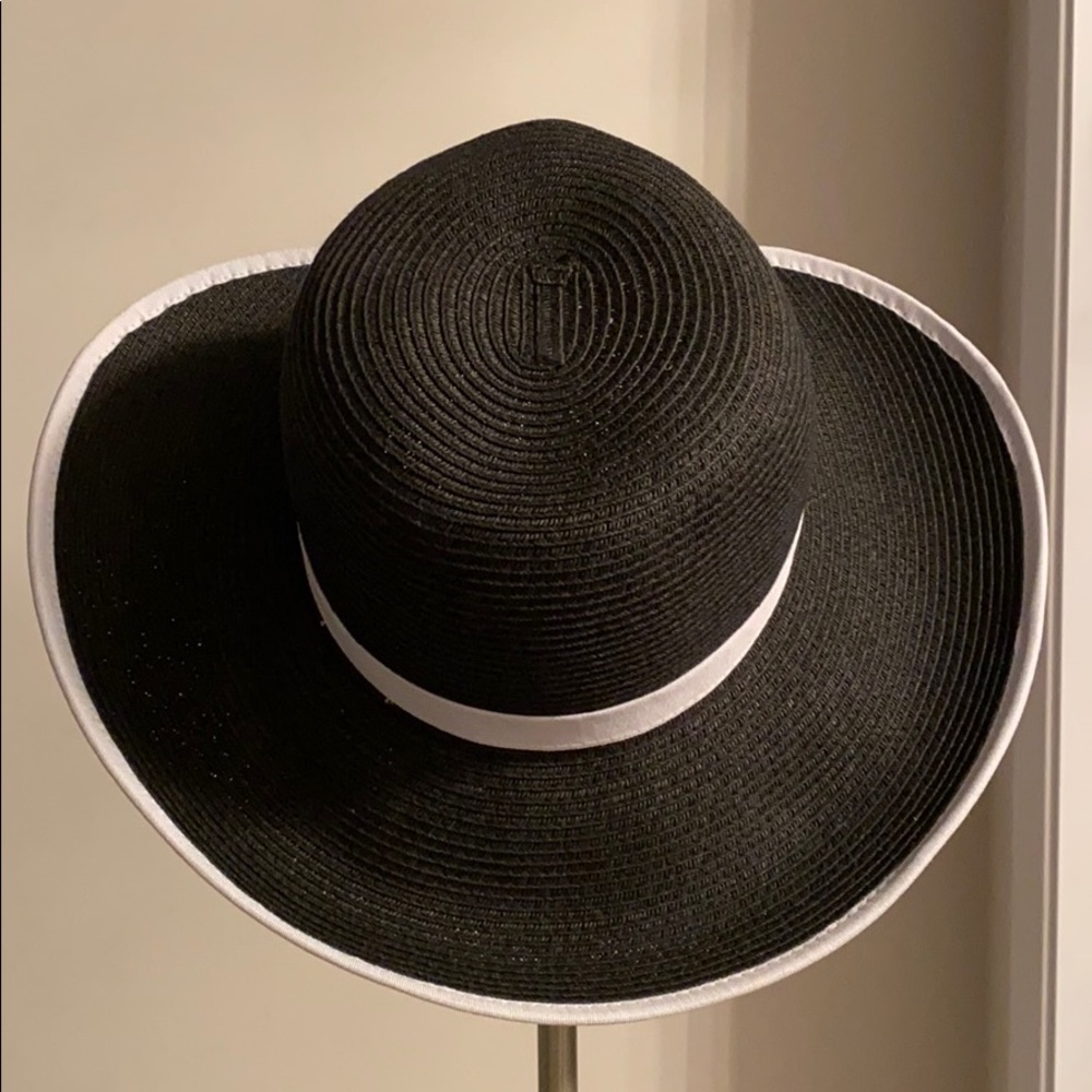 Black straw hat